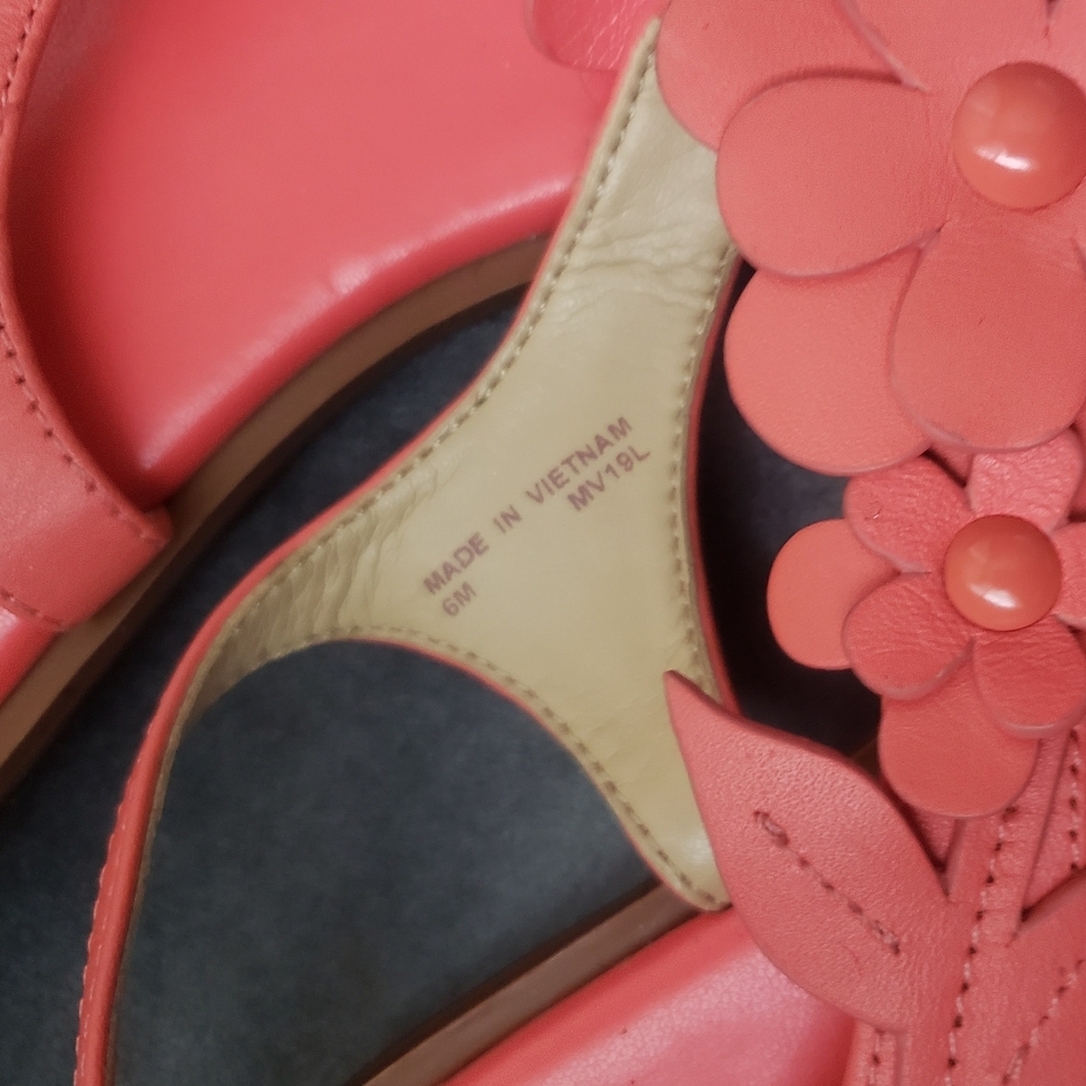 Michael Kors Floral Coral Sandals - Picture 5 of 9